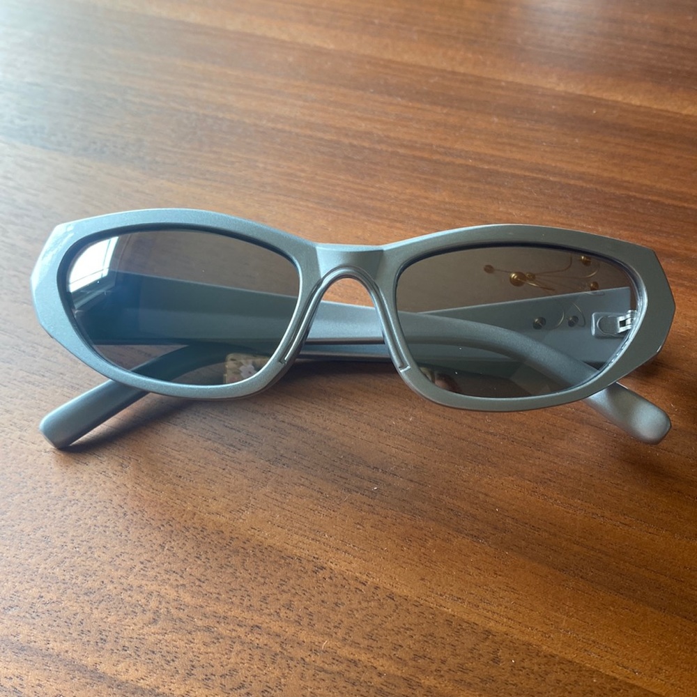Gray sporty sunglasses (UV protectant)